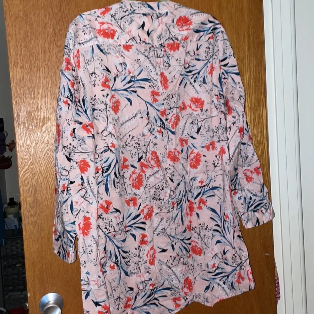 Woman’s Long-sleeved Floral Blouse Size: 1X/22 - Picture 5 of 6
